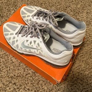 Men’s 2011 Authentic Nike Air Max kicks size 11.